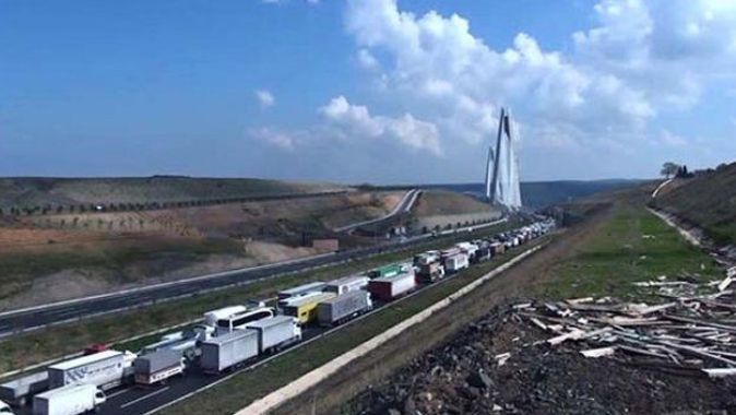 Yavuz Sultan Selim Köprüsü’ndeki çalışma trafiği kilitledi!