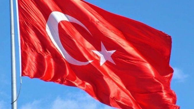 Arnavutluk&#039;taki FETÖ okullarına Türk bayrağı yasağı