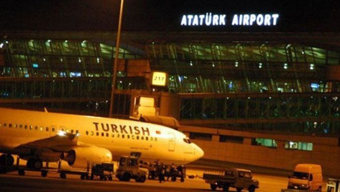 Atatürk Havalimanı&#039;nda silah sesleri!
