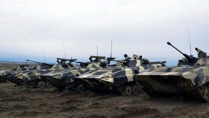 Azerbaycan ordusu cephe hattında tatbikat yaptı