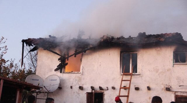 Çanakkale&#039;de yangın, 1 ev kül oldu
