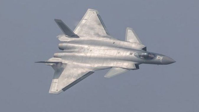 Çin&#039;in hayalet uçağı görücüye çıktı