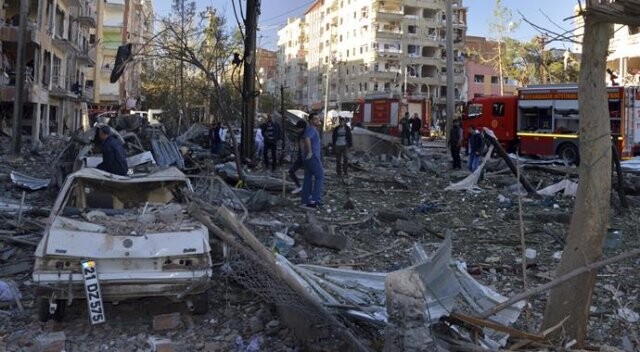 Diyarbakır&#039;da emniyete bombalı saldırı! 2 şehit, 50&#039;den fazla yaralı