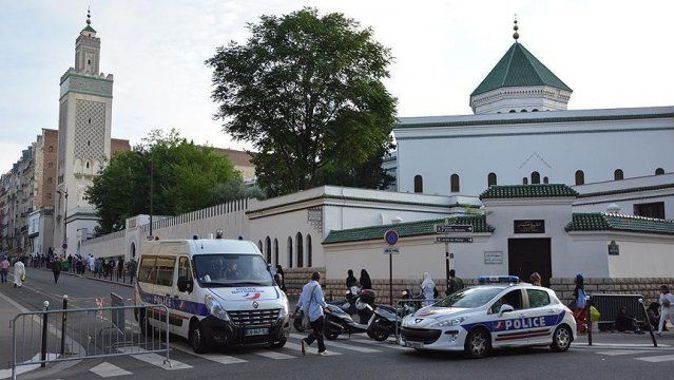 Fransa&#039;da daha fazla cami ve mescidin kapatılabileceği açıklandı