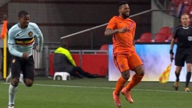 Lens, Hollanda-Belçika maçında sakatlanarak oyundan çıktı