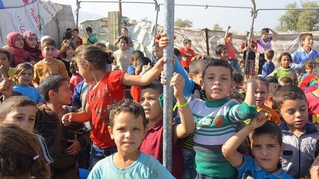 Lübnan emniyeti, Suriyeli sığınmacılardan kampı boşaltmasını istedi