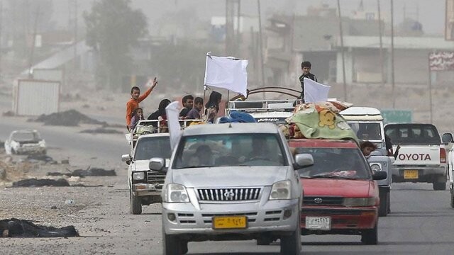 Musul&#039;da çatışma ortasında kalan siviller kaçıyor