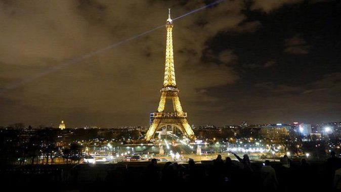 Paris&#039;e gelen turist sayısı terör nedeniyle 1,8 kişi milyon azaldı
