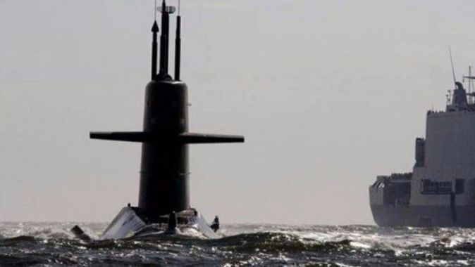 Rus gemileri denizaltı kovaladı