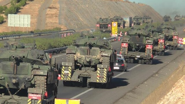 Sınıra giden tanklar Silopi&#039;ye ulaştı