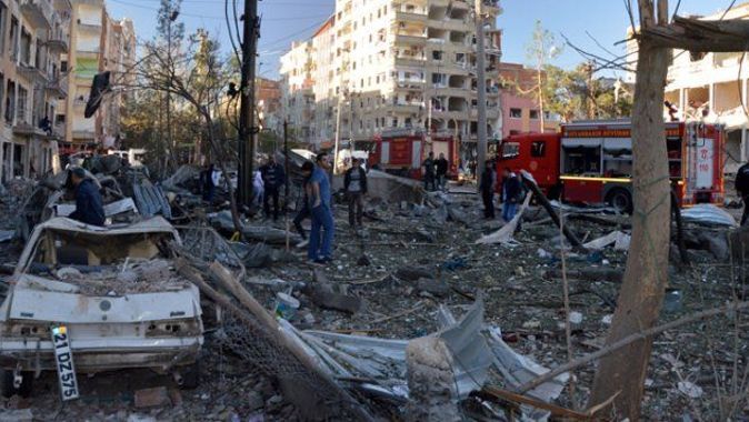 Taksici, Diyarbakır&#039;da patlayan minibüsü fark edince &#039;bomba&#039; diye bağırmış