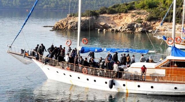 Tekenin motorunu çalıştıramayan 90 mülteci yakalandı