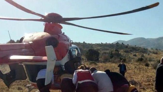 Yaralının yeri ambulans helikoptere dumanla bildirildi