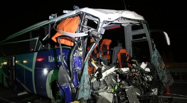 Yolcu otobüsü ile TIR çarpıştı: 1 ölü, 29 yaralı