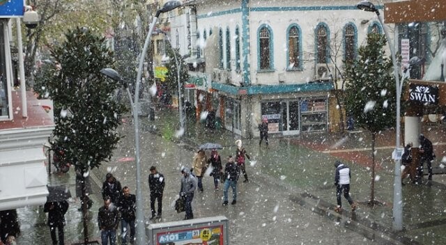 Adana&#039;da 2 kişi karda mahsur kaldı