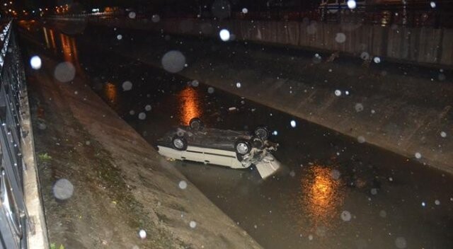 Adana&#039;da otomobil sulama kanalına uçtu!