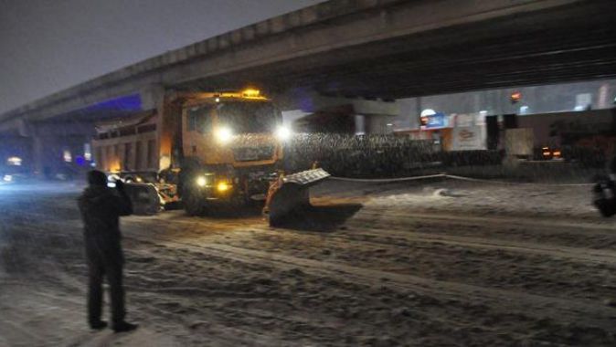 Afyonkarahisar-Ankara karayolu ulaşıma kapandı