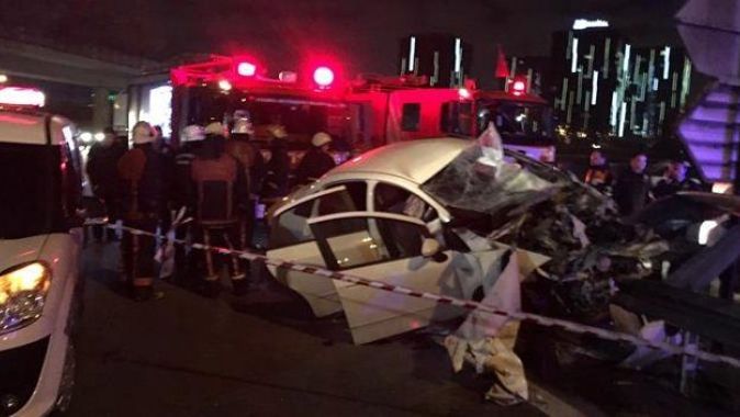 Atatürk Havalimanı yolunda feci kaza: 2 ölü 2 yaralı