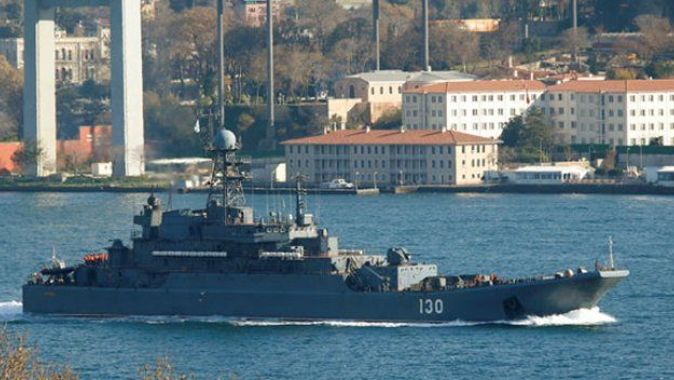 Dev Rus savaş gemisi İstanbul&#039;dan geçti
