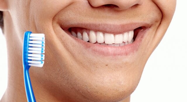 Dişler nasıl beyazlar? Ev tipi diş beyazlatma yolları