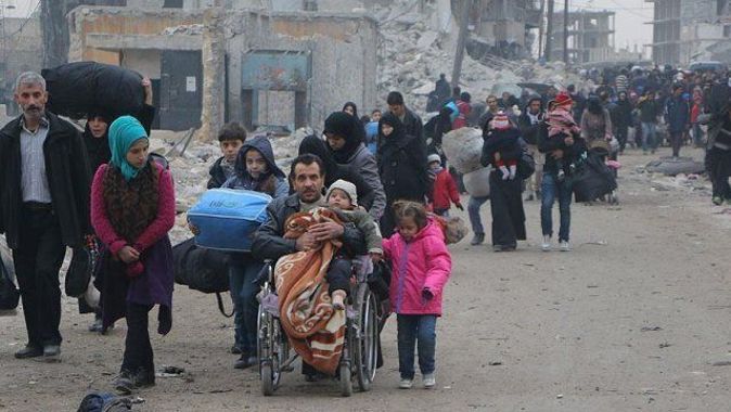 Halep&#039;te halk güvenli semtlere göç ediyor