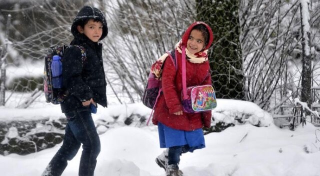 Kars kar yağışına teslim, okullar tatil edildi