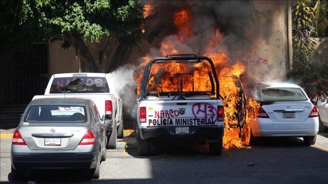 Meksika&#039;da 3&#039;ü polis 4 kişinin yakılmış cesetleri bulundu