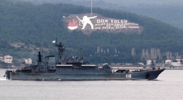 Rus savaş gemisi Çanakkale Boğazı’dan geçti