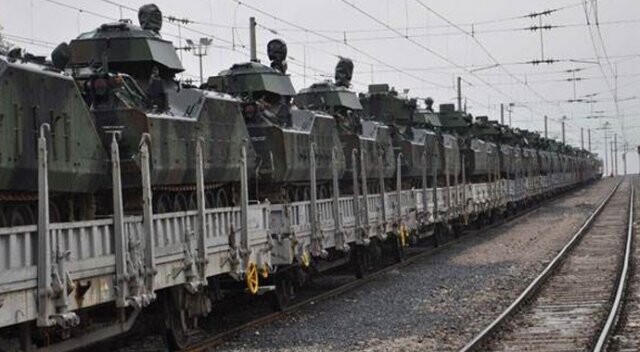 Sınıra zırhlı askeri araç sevkiyatı sürüyor
