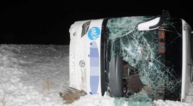 Sivas&#039;ta yolcu otobüsü kaza yaptı: 33 yaralı