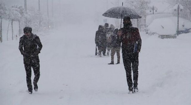 Van’da yoğun kar yağışı nedeniyle okullar tatil