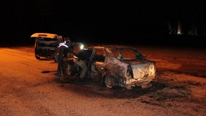 Adana’da taksiciyi dövüp aracını yaktılar