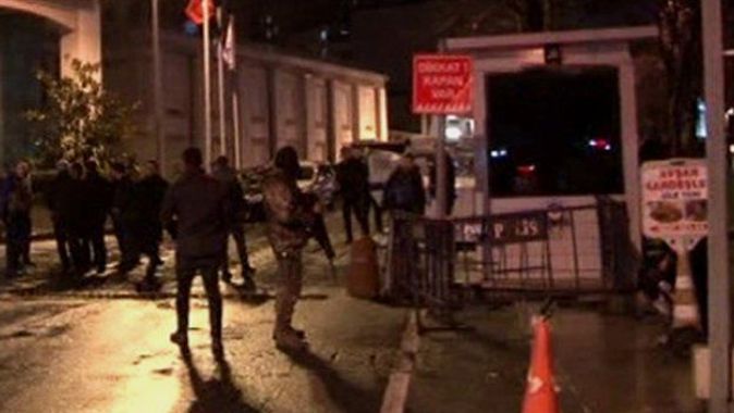 AK Parti binasına lav silahıyla saldırı