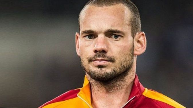 Annesinden Sneijder için flaş sözler: &#039;Ayrılması için dua ediyorum&#039;