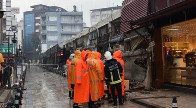 Antalya&#039;da işhanının 20 metrelik beton gölgeliği çöktü