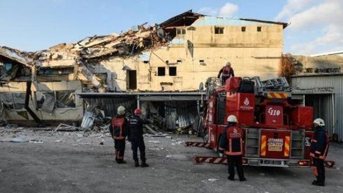 Beyoğlu&#039;nda 3 katlı bina çöktü