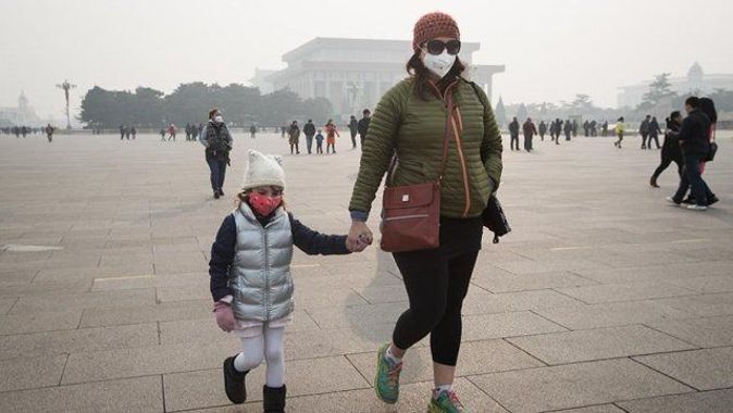 Çin&#039;de hava kirliliği nedeniyle uçak ve otobüs seferleri iptal edildi