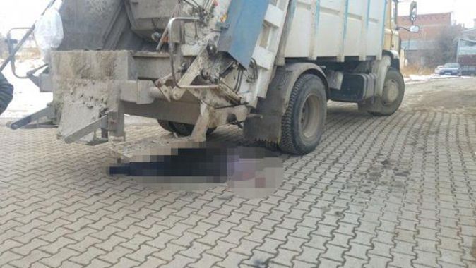 Çöp kamyonunun altında kalan kadın öldü