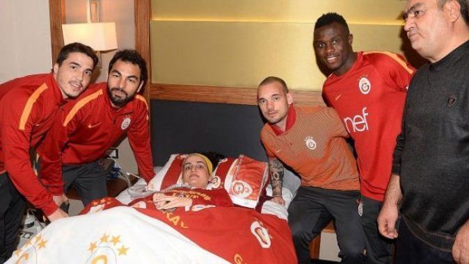 Galatasaraylı oyunculardan anlamlı ziyaret