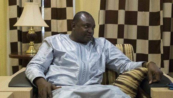 Gambiya&#039;da siyasi kriz! Devlet Başkanı Senegal&#039;e sığındı