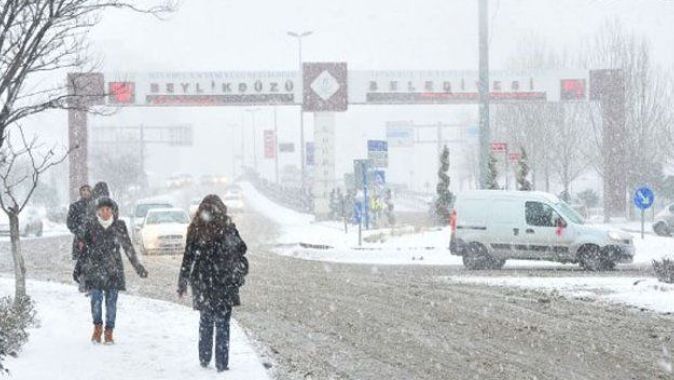 İstanbul&#039;da kar başladı (İSTANBUL KAR YAĞIŞI)