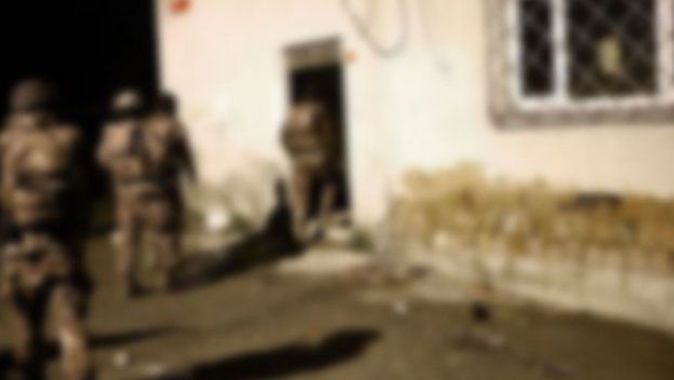 KKTC&#039;de 11 askerin evi aranıyor