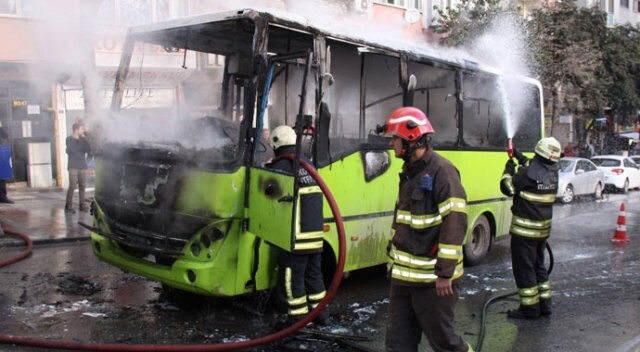 Kocaeli’de özel halk otobüsü alev alev yandı