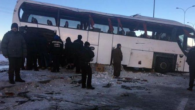 Konya&#039;da öğrencileri taşıyan otobüs devrildi: 3 ölü, 40 yaralı