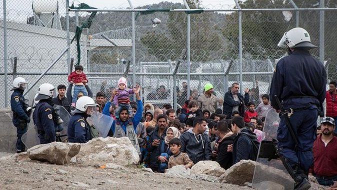 Sığınmacılar Yunanistan&#039;daki kamplarda güvende hissetmiyor
