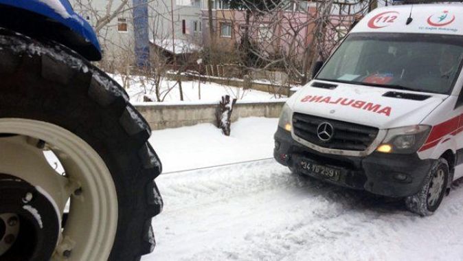 Silivri&#039;de mahsur kalan ambulansı belediye kurtardı