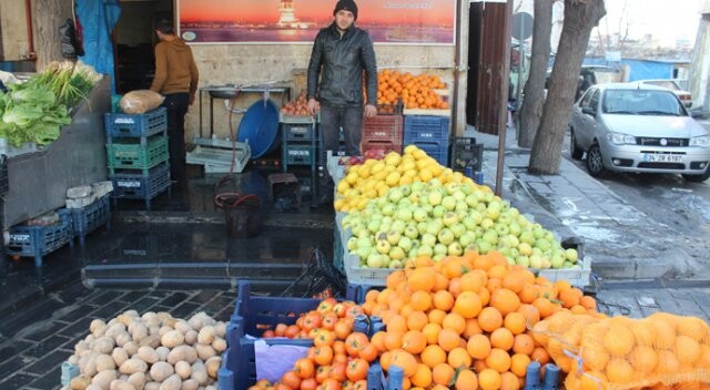 Soğuk havalar meyve sebze fiyatlarını attırdı