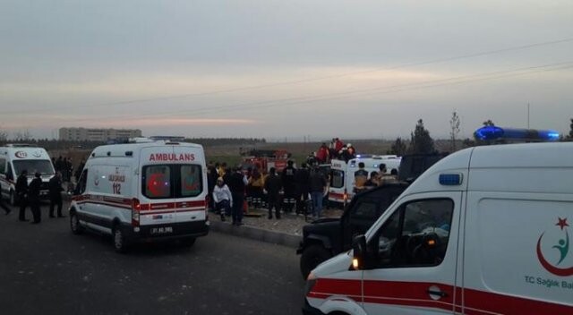 Diyarbakır Sur&#039;da polisleri taşıyan servis aracına saldırı: 4 polis şehit