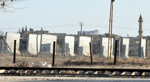 Suriye sınırındaki duvar örme çalışmaları devam ediyor