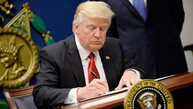 Trump regülasyonları kaldırmak için imzayı attı